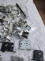 Partij hang- en sluitwerk: sloten, klinken, beugels, Ophalen of Verzenden, Gebruikt, Overige materialen, Klink of Kruk