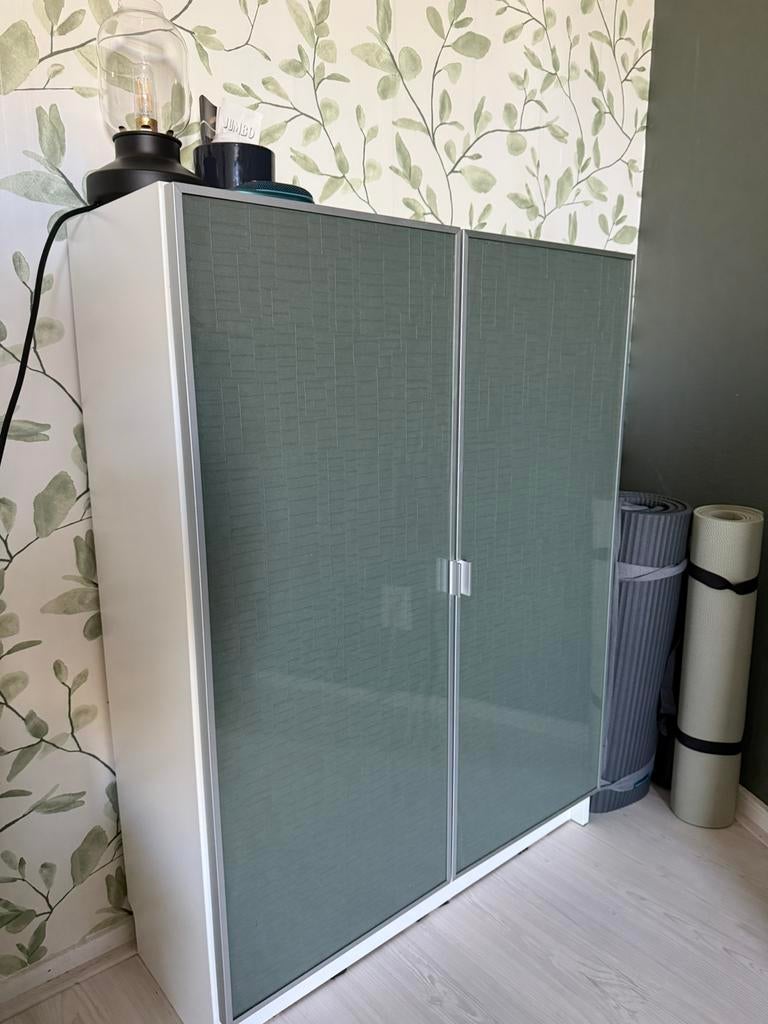 Billy kast met vitrine deuren, Huis en Inrichting, Ophalen, 100 tot 150 cm, 50 tot 100 cm, Zo goed als nieuw