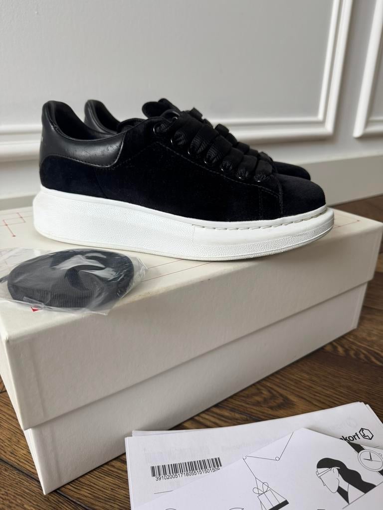 Alexander Mcqueen sneakers, Zwart, Ophalen of Verzenden, Sneakers of Gympen, Zo goed als nieuw