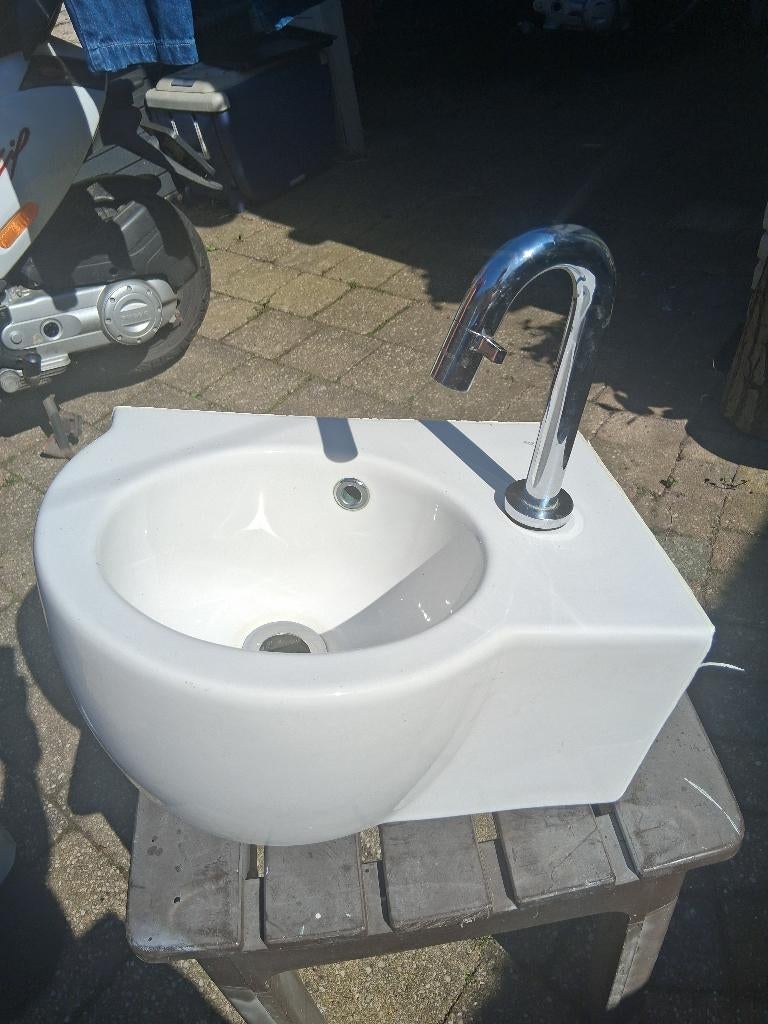 Mooie wc Sphinx wastafel met kraan, Ophalen, Minder dan 50 cm, Zo goed als nieuw, Minder dan 100 cm