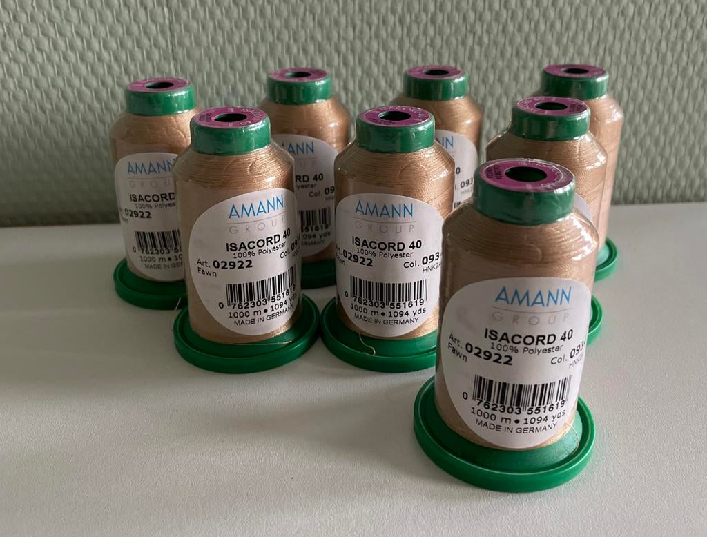 1 klos Amann Isacord borduurgaren Fawn 0934, Ophalen of Verzenden, Zo goed als nieuw, Machineborduren, Borduurgaren of Zijde