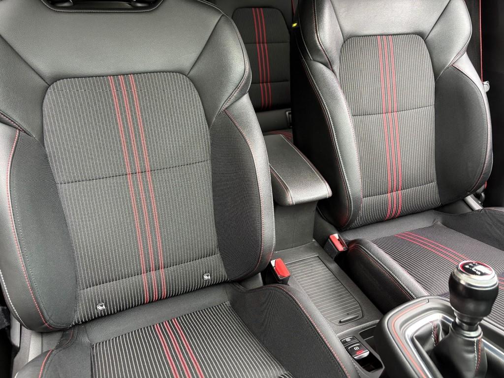 Renault Clio R.S. LINE Navigatie Parkhulp 360cam Multimedia, 101 pk, Gebruikt, Bedrijf, Handgeschakeld