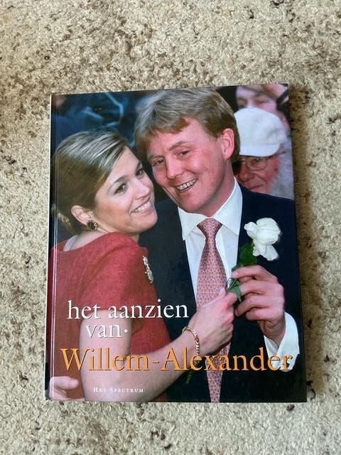 4 boeken van onze koninklijke  familie., Ophalen of Verzenden, Nieuw, Verschillende