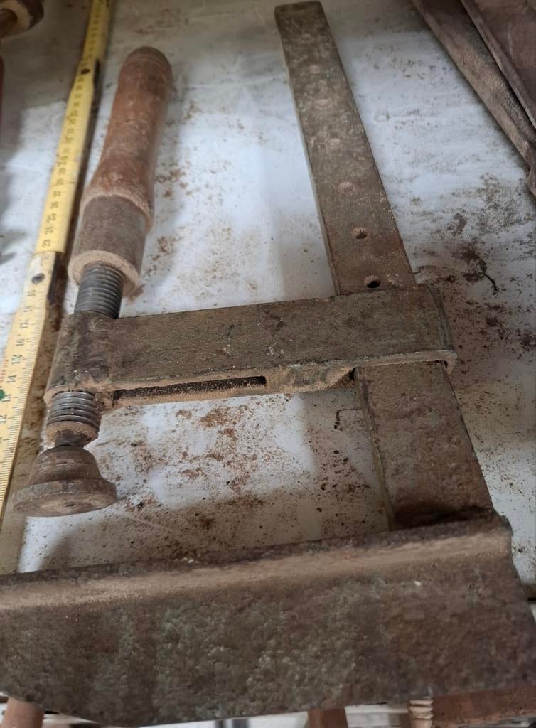 Oude robuuste lijmklem, Ophalen, Gebruikt