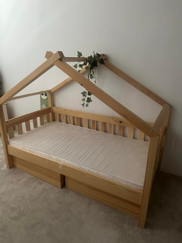 Houten bed kinderkamer, 85 tot 100 cm, Zo goed als nieuw, Matras, 140 tot 160 cm