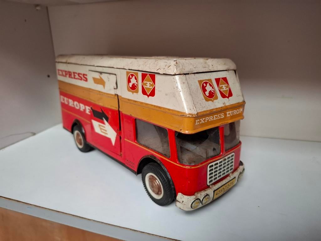 Joustra Express Europe verhuisbus, Verzenden