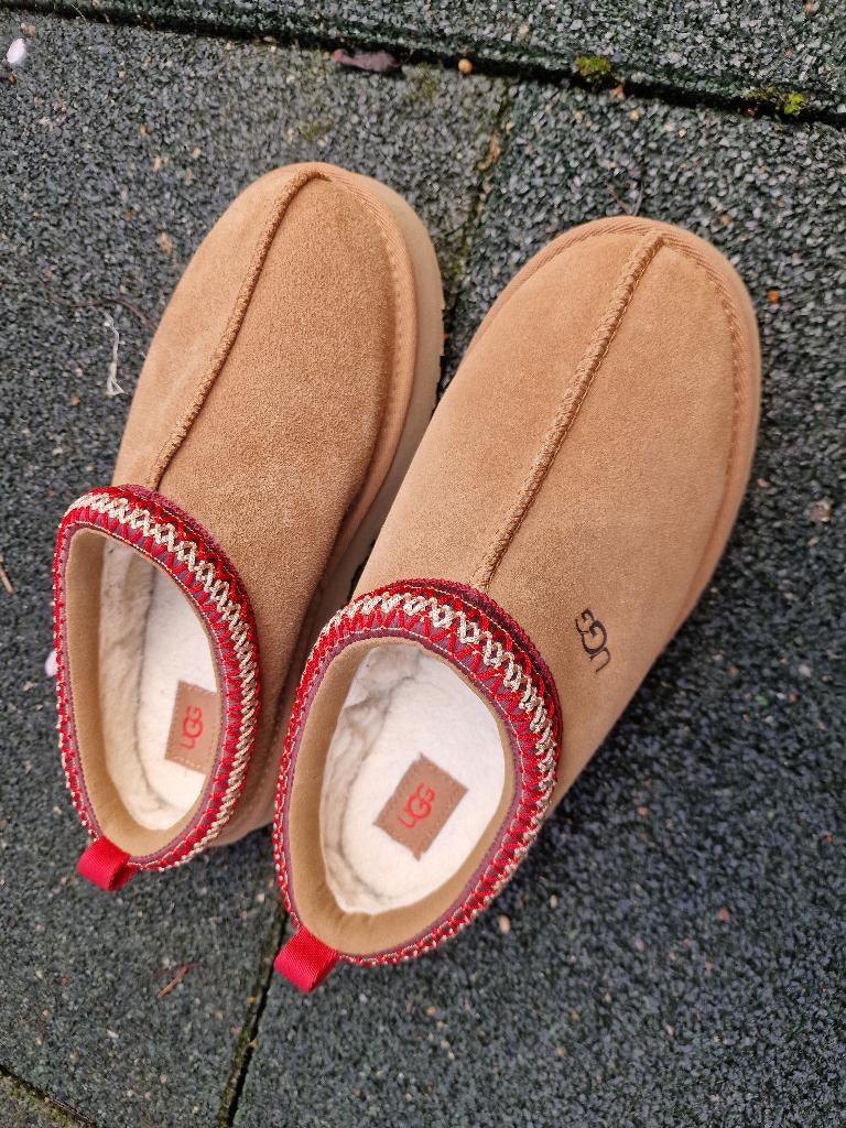 ugg (??) sloffen zandkleur/beige-bruin maat 37, Schoenen of Laarzen, UGG, Beige, Ophalen of Verzenden