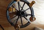 Hanglamp met muurlampje van oud wagenwiel  vintage, Ophalen