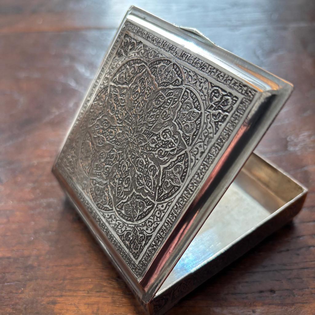Solid Silver Persian Cigarette Box, Antiek en Kunst, Ophalen, Zilver
