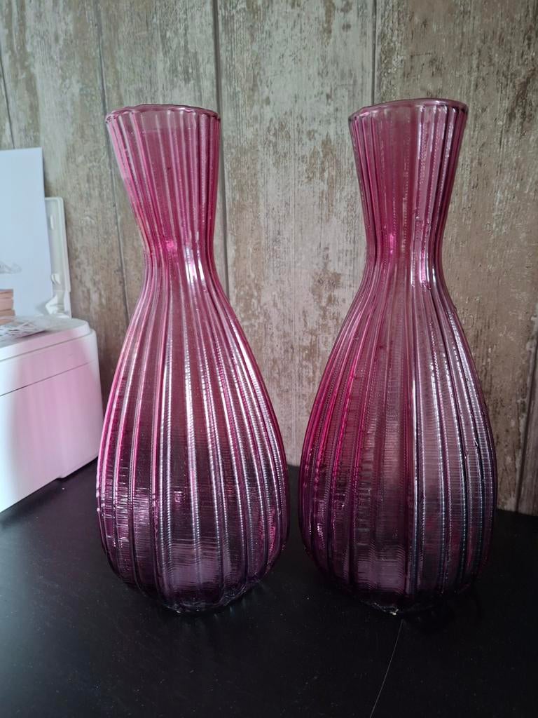 2 mooie sierlijke paars roze vazen, Ophalen, Overige kleuren, Minder dan 50 cm, Glas