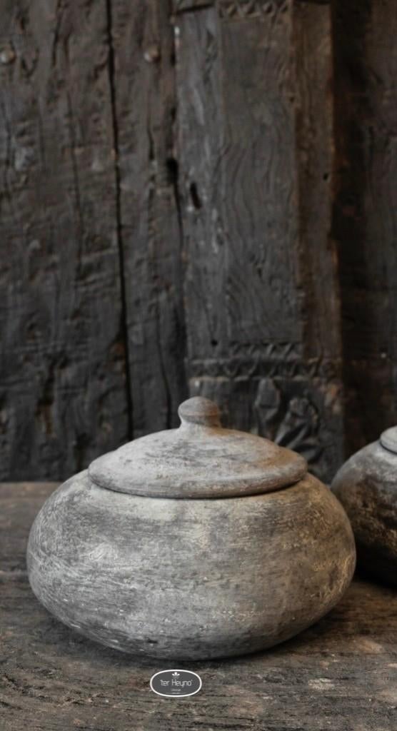 Stenen potje Old Barn deksel steen stoer sober landelijk