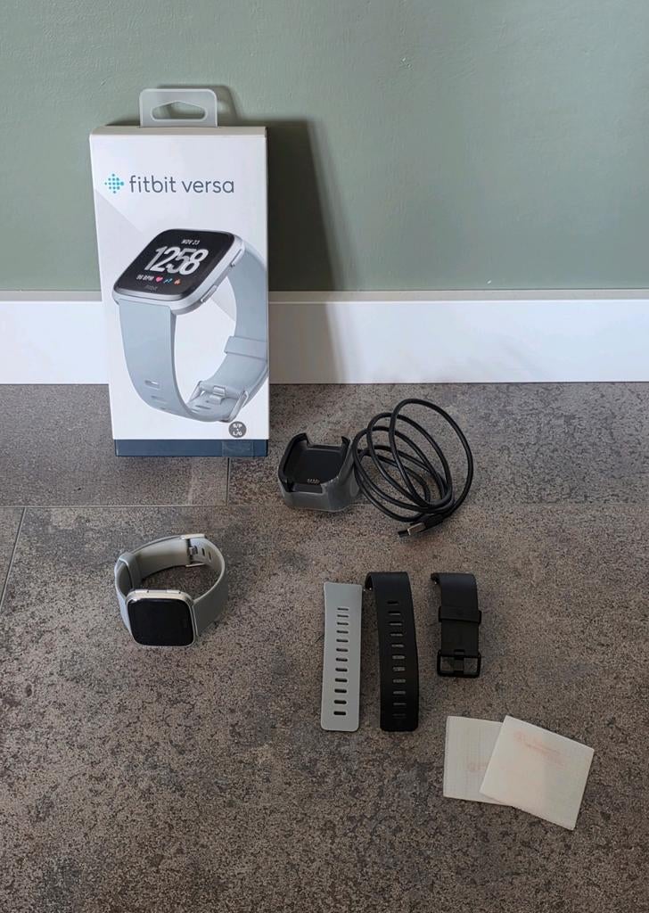 Fitbit Versa smartwatch sport horloge zilver met accessoires, Ophalen of Verzenden, Gebruikt, Zilver, Fitbit