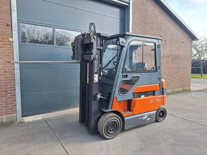 Toyota Heftruck 7 FBMF 25 triplo, sideshift, vorkenverstelle, Zakelijke goederen, Machines en Bouw | Heftrucks en Intern transport