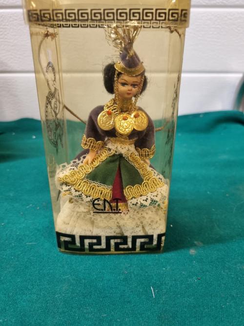 Darling vintage dame in doos, Verzamelen, Poppen, Ophalen of Verzenden, 'T Olde Gre-j, Info@toldegrej.nl, Endepoelstraat 20f Didam