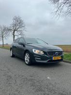 Volvo V60 D4 181pk Start/stop Geartronic 2015 Grijs, Auto's, 1502 kg, 1750 kg, Zwart, 4 cilinders