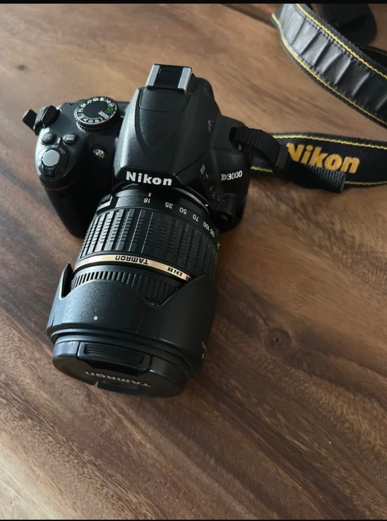 Nikon foto camera D3000, Spiegelreflex, Ophalen of Verzenden, Zo goed als nieuw, Nikon
