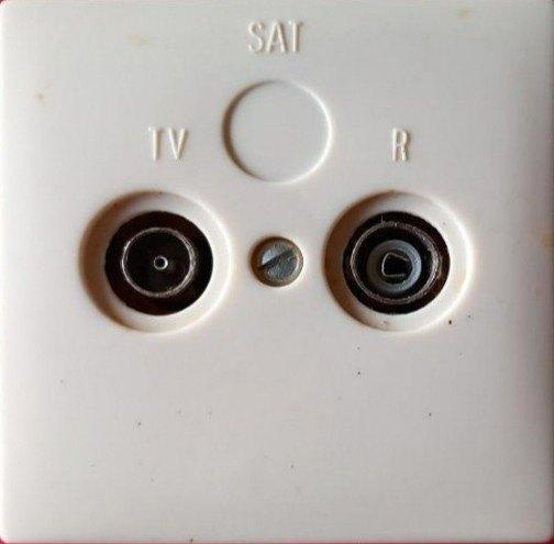 Coax Wandcontactdoos (Radio en TV plug) + Afdekplaatje, WCD, Audio, Tv en Foto, Audiokabels en Televisiekabels, Zo goed als nieuw