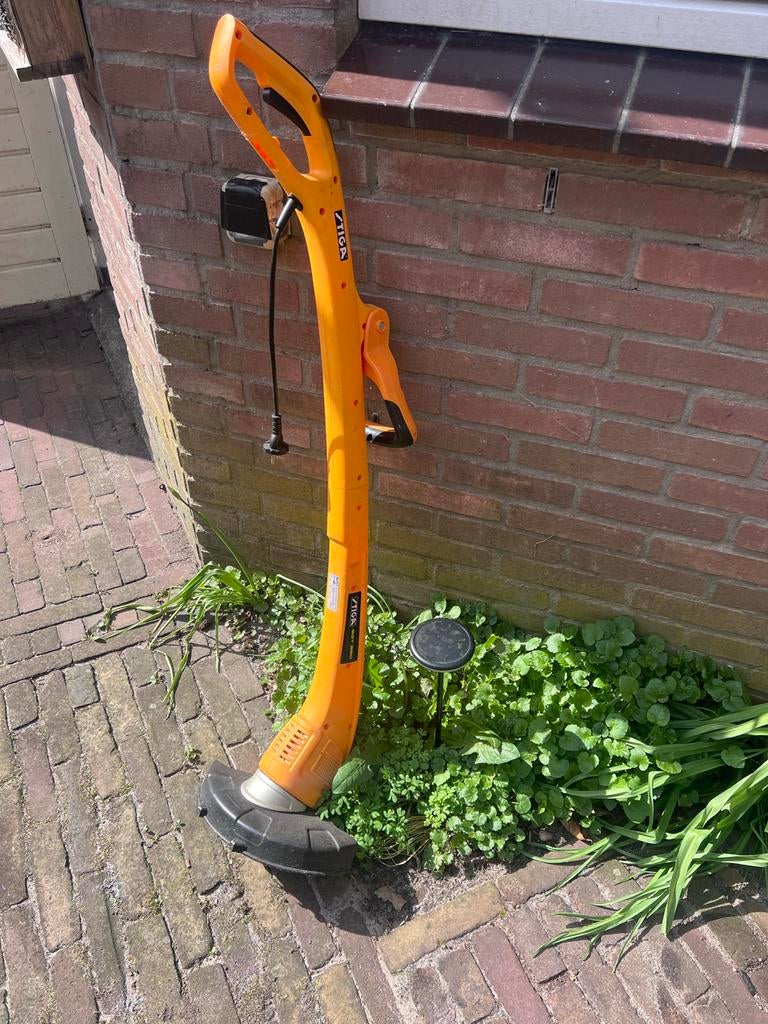 Stiga SGT350 kantmaaier, Tuin en Terras, Grastrimmers, Ophalen of Verzenden, Gebruikt, 30 tot 50 cm, Elektrisch