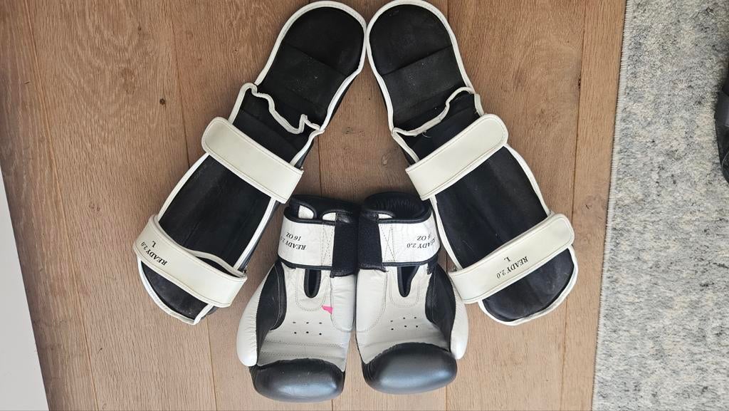 Bokshandschoenen en scheenbeschermers Rumble, Ophalen of Verzenden, Bokshandschoenen