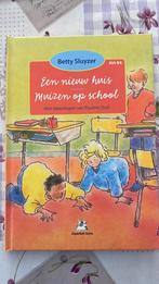 Een nieuw huis/muizen op school avi E4, Ophalen of Verzenden, Zo goed als nieuw