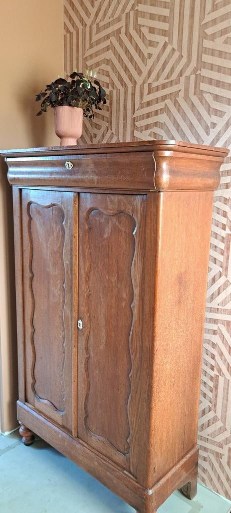 Antieke meidenkast, Ophalen of Verzenden