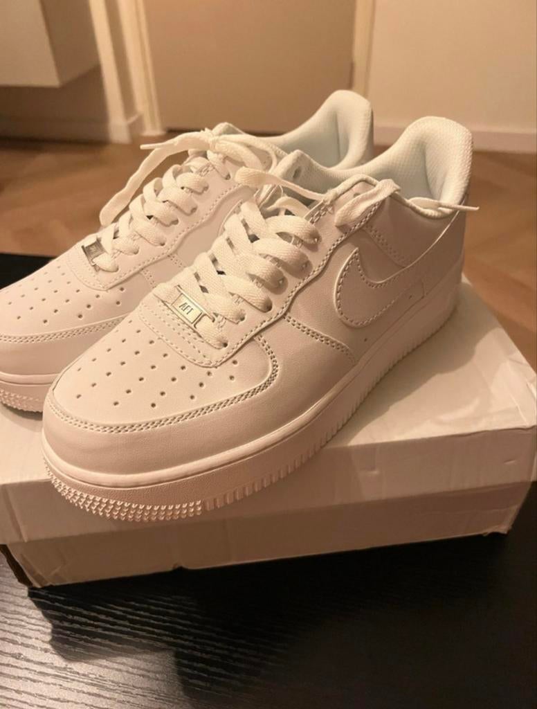Nike Air Force 1 witte sneakers maat 42, Kleding | Dames, Schoenen, Ophalen of Verzenden, Nieuw, Wit, Sneakers of Gympen