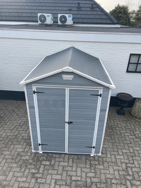 KETER groot tuinhuis/schuur met 1 raam 2 deuren in topstaat, Tuin en Terras, Tuinhuizen, Kunststof, Tuinhuis, 1 raam, Ophalen