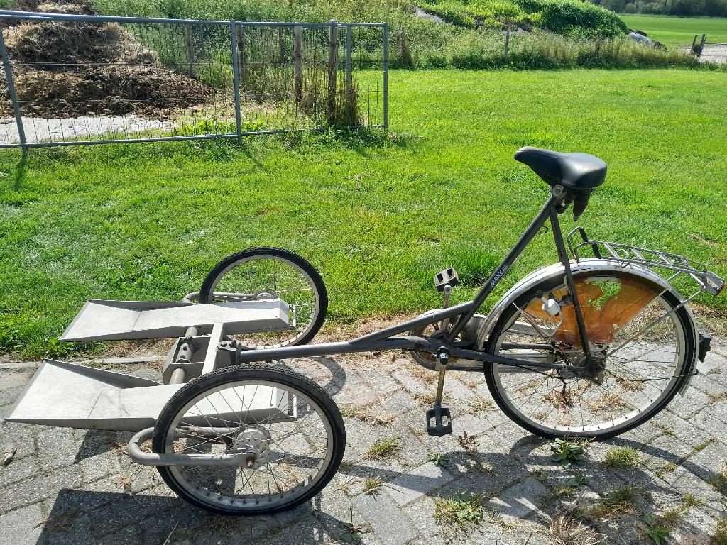 tk 3 wiel fietsonderstel voor bv rolstoel of bakfiets, Ophalen, Gebruikt