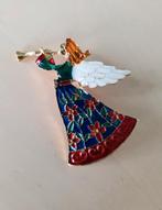 Mooie broche engel met trompet bloemen Kerst, Overige materialen, 4 tot 7 cm, Overige kleuren, Ophalen of Verzenden
