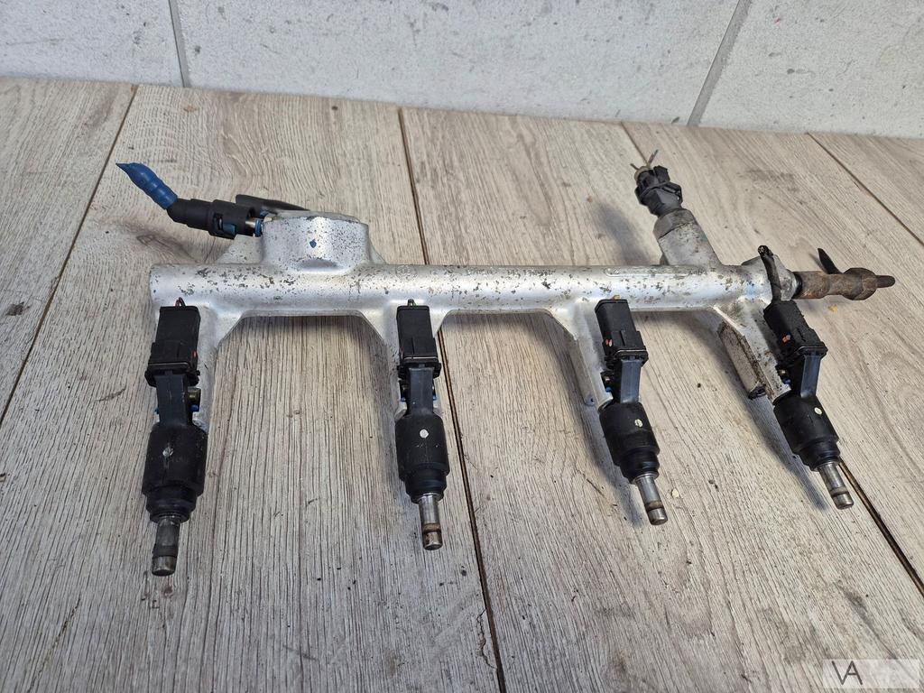 Set van 4 injectoren met rail Opel Vectra Zafira 2.2 benzine, Gebruikt, -, -, Opel