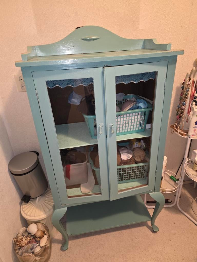 Leuk oud kastje met glazen deurtjes, Antiek en Kunst, Antiek | Meubels | Kasten, Ophalen of Verzenden