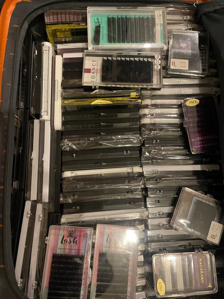 Diverse wimpers voor wimperstyliste - Nieuw in verpakking, Ophalen of Verzenden, Nieuw, Ogen, Make-up