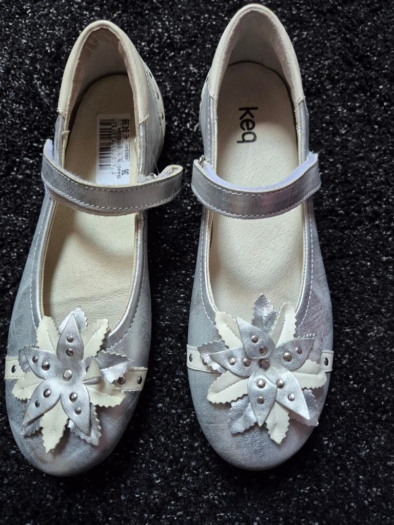 Nieuw zilverkleurige ballerina met bloempje maat 36, Meisje, Keq, Schoenen, Nieuw