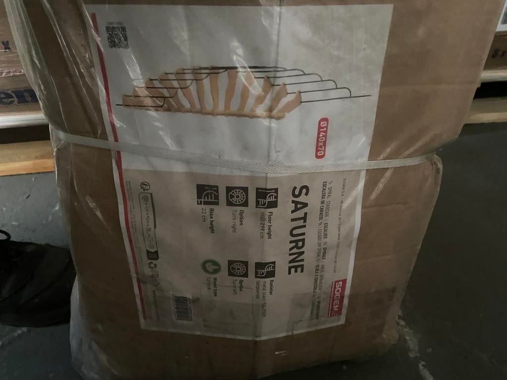 Zoldervonst . Groot aantal trappen en balustrades, Ophalen, Nieuw, Trap, 2 tot 4 meter