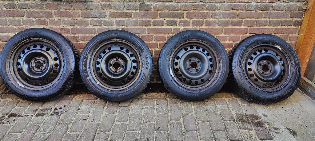 Vredestein Ultrac 185/60 R15 op stalen velgen – set van 4, Ophalen of Verzenden