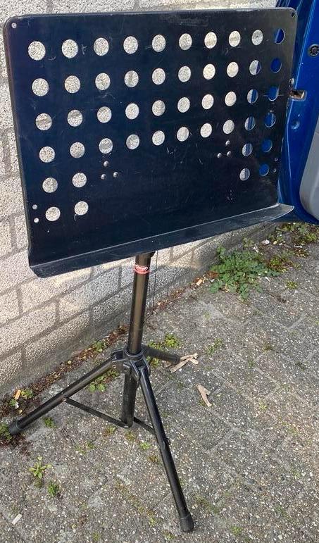 Solide standaard / lessenaar, Muziek en Instrumenten, Standaards, Ophalen of Verzenden, Zo goed als nieuw, Muziekstandaard