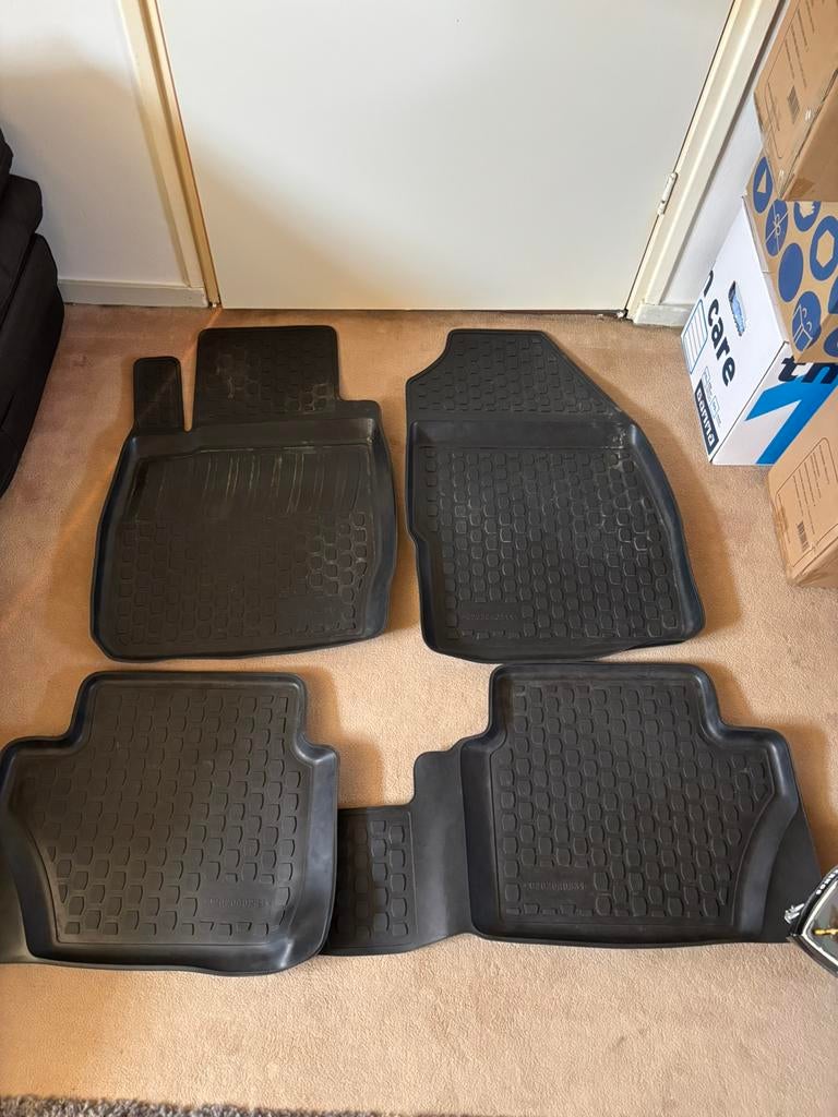 Rubberen Matten ford Fiesta, Ophalen, Zo goed als nieuw
