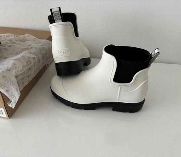 UGG enkellaarzen maat 40, Kleding | Dames, Schoenen, Wit, Lage of Enkellaarzen, Nieuw, Ophalen of Verzenden