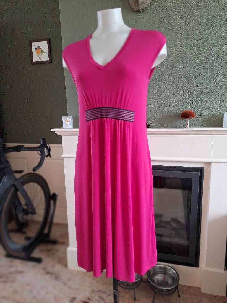 Eroke fuchsia roze jurk IT 42 NL 38, Maat 38/40 (M), Verzenden, Zo goed als nieuw, Knielengte