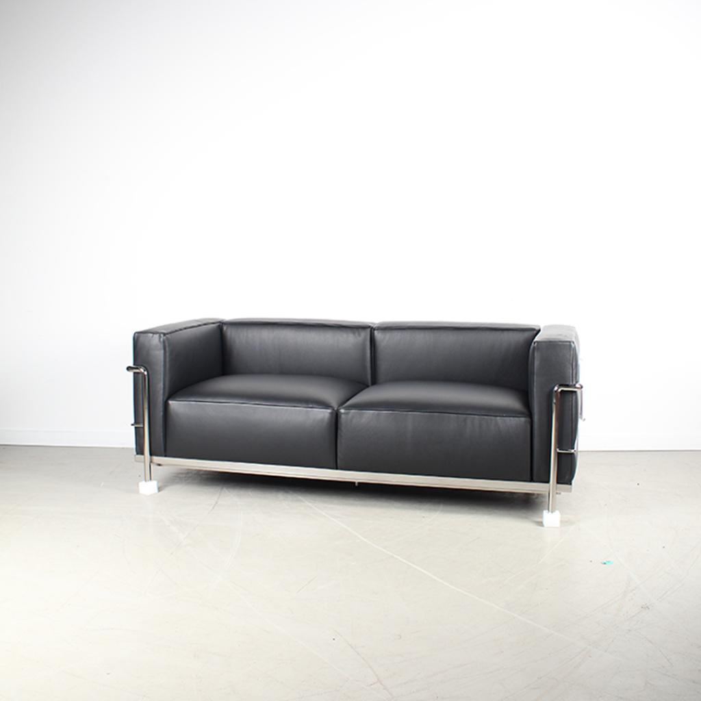 1x Cassina Le Corbusier LC3 2 Zits Bank Zwart – Leer, Niet ingevuld, Minder dan 75 cm, 150 tot 200 cm, Niet ingevuld