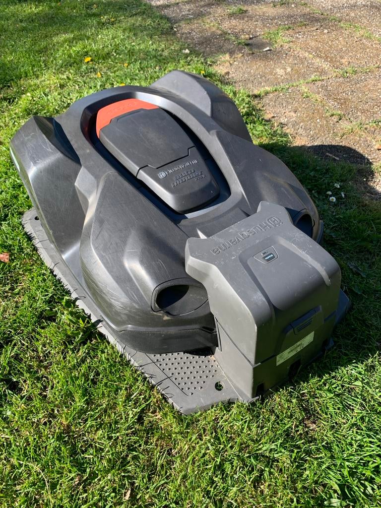 Husqvarna Automower 330X Robot Grasmaaier + onderhoudsbeurt, Ophalen of Verzenden, Gebruikt, Meer dan 25 cm, Met regensensor