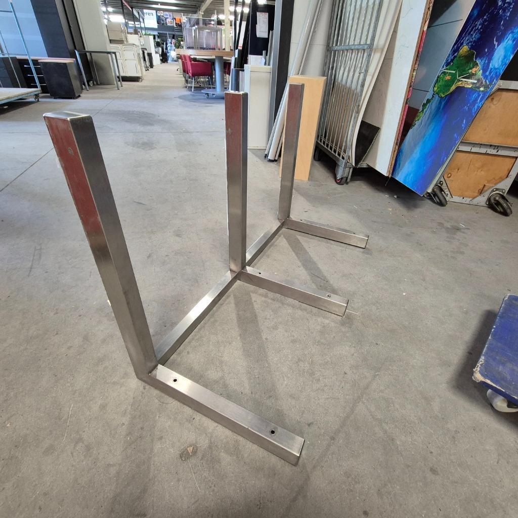stevig RVS muur frame profiel 60x40 mm  steun 110x70x50 cm
