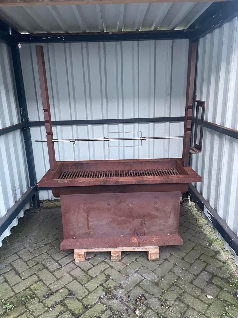 Grote BBQ/Braai met spit - Opknapper, Ophalen, Gebruikt, Met accessoires