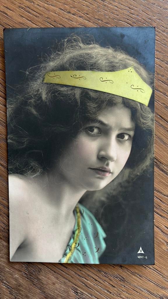 Portretkaart. Vrouw lang krullend haar,., Ophalen of Verzenden, Voor 1920, Gelopen, Overige thema's