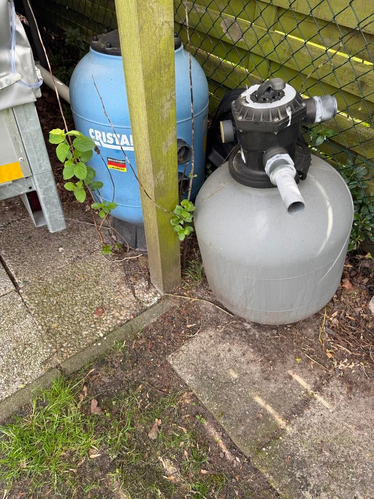 Gratis: Twee zandfilters met pomp en kraan, Ophalen, Gebruikt, Vijverfilter