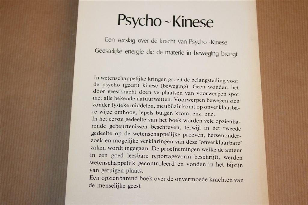 Psycho-Kinese — Geestelijke Kracht & Experimenten, Ophalen of Verzenden, Gelezen, Overige onderwerpen, Achtergrond en Informatie