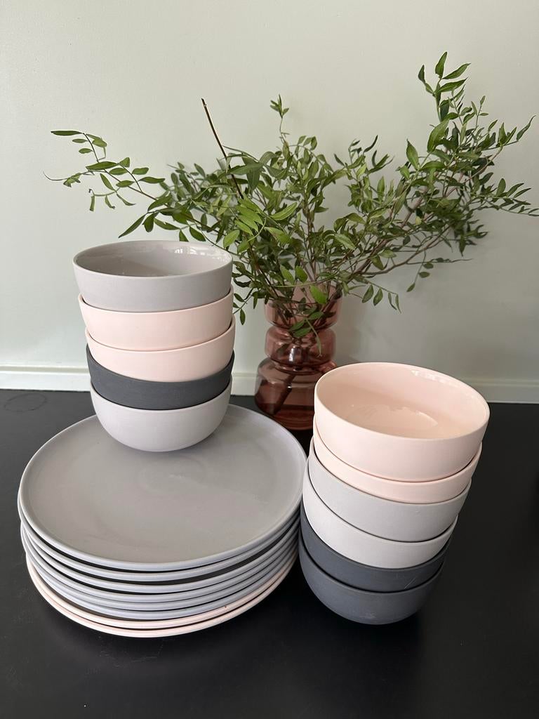 Servies grijs roze - Borden en kommen set, Ophalen, Gebruikt, Keramiek, Bord(en)