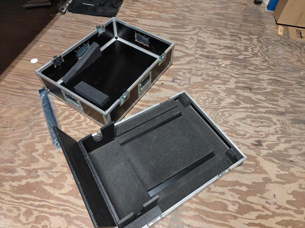 Flightcase met doghouse Soundcraft Si Performer/Express, Muziek en Instrumenten, Behuizingen en Koffers, Ophalen