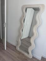 Decoratieve Golvende Spiegel met Zachte Rand KWANTUM, Ophalen, Zo goed als nieuw, Overige vormen, 150 tot 200 cm