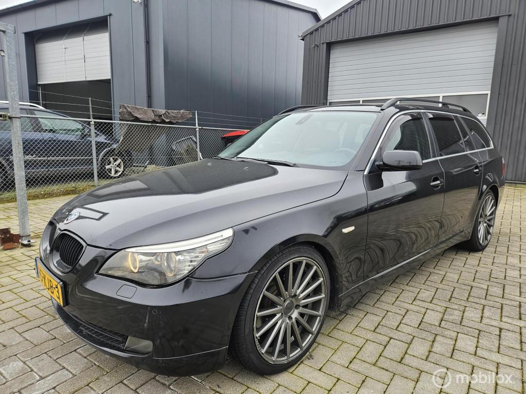 BMW 5-serie Touring 525d Executive HANDEL/EXPORT APK 03/2027, Auto's, BMW, Automaat, Gebruikt, 2000 kg, Zwart